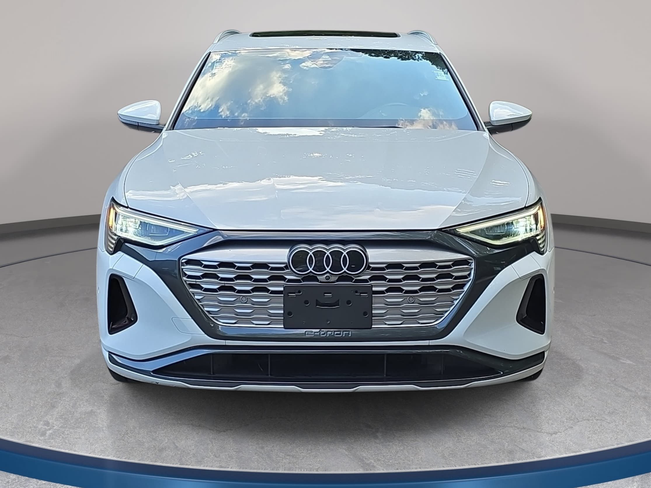 Used 2024 Audi Q8 e-tron Premium Plus w/ Premium Plus Package AWD/4WD image 2