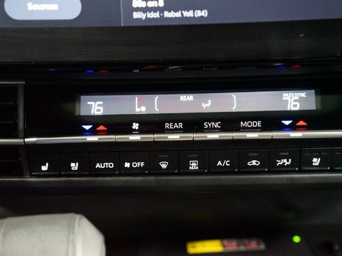 Used 2025 Toyota Sienna Limited image 20