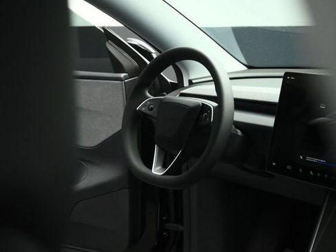 Used 2026 Tesla Model Y 2WD image 61