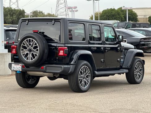 Used 2023 Jeep Wrangler Unlimited Sahara AWD/4WD image 4