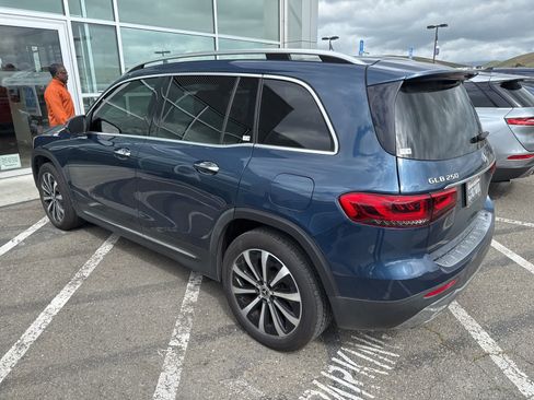 Used 2021 Mercedes-Benz GLB 250 4MATIC image 3