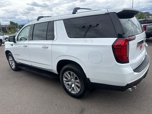 Used 2022 GMC Yukon XL Denali w/ Advanced Technology Package AWD/4WD image 3