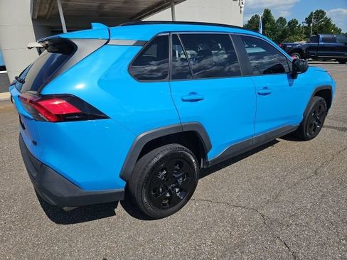 Used 2019 Toyota RAV4 LE FWD image 9