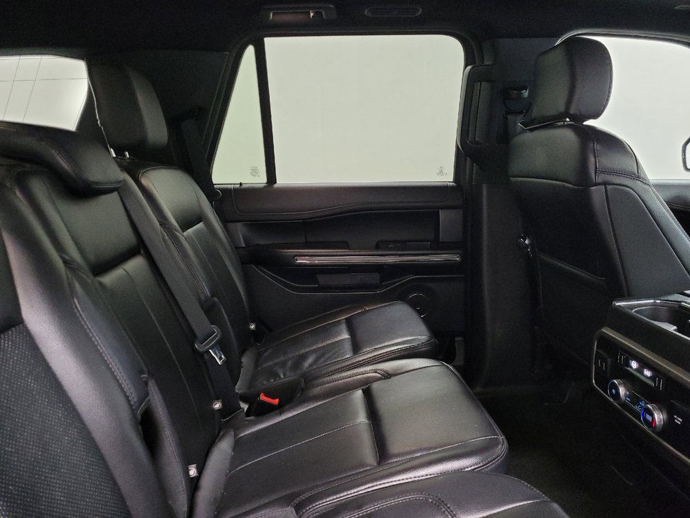 Used 2020 Ford Expedition XLT w/ Equipment Group 202A AWD/4WD image 19