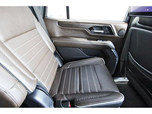 Used 2025 GMC Yukon Denali Ultimate AWD/4WD image 11