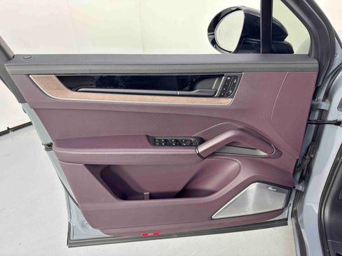 Used 2024 Porsche Cayenne Turbo image 45