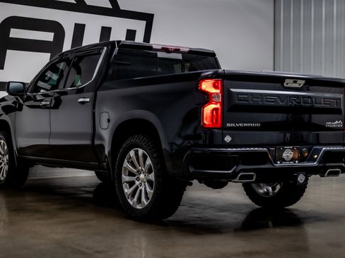 Used 2021 Chevrolet Silverado 1500 High Country w/ Technology Package image 34