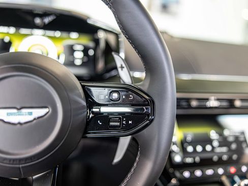 Used 2026 Aston Martin V8 Vantage Coupe RWD image 23