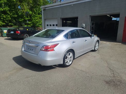 Used 2015 Nissan Altima 3.5 SL FWD image 8