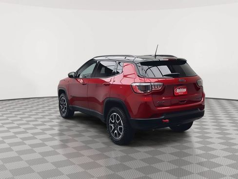 Used 2025 Jeep Compass Trailhawk AWD/4WD image 32