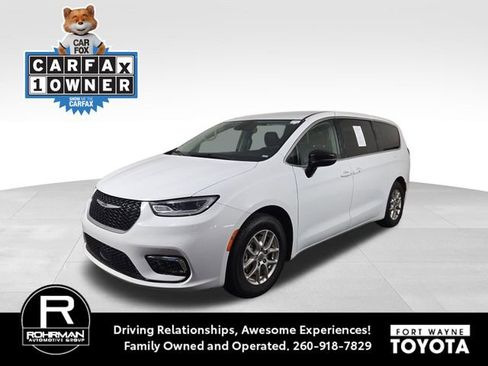 Used 2024 Chrysler Pacifica Touring-L FWD image 1