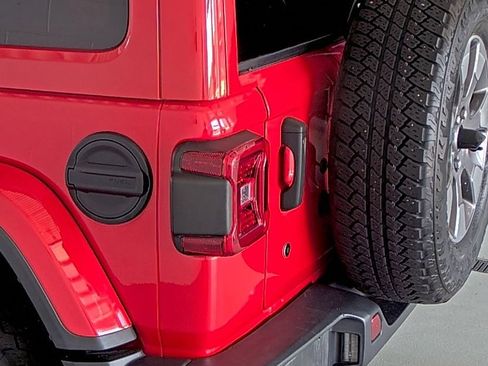 Used 2019 Jeep Wrangler Unlimited Sahara image 10