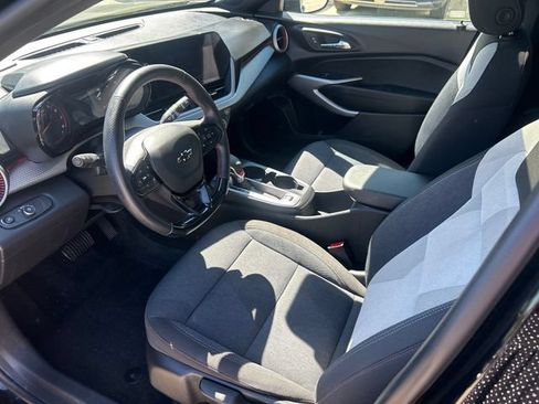 Used 2024 Chevrolet Trax RS w/ Sunroof Package FWD image 14
