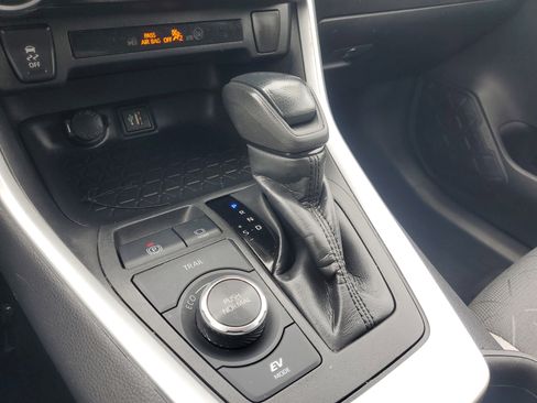 Used 2024 Toyota RAV4 XLE image 31