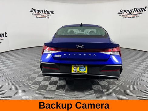 Used 2024 Hyundai Elantra SEL image 7