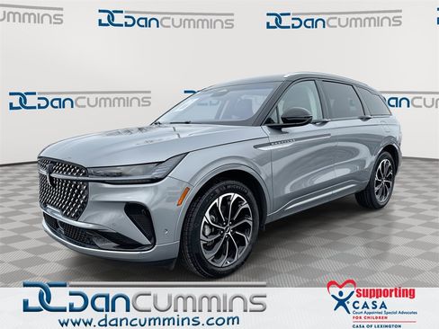 Used 2024 Lincoln Nautilus Reserve image 1