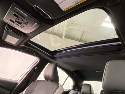 Used 2025 Toyota Camry SE w/ Convenience Package image 15