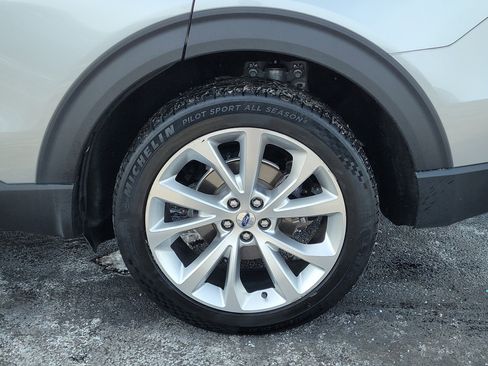 Certified 2021 Ford Explorer Platinum w/ Equipment Group 601A image 5