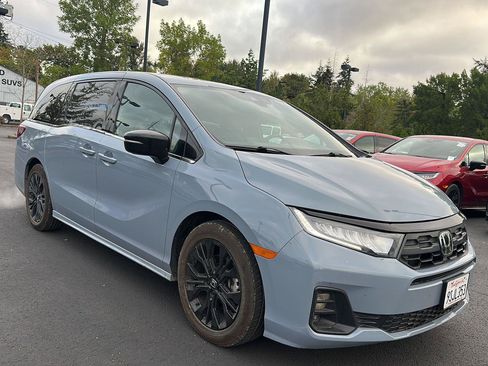 Used 2025 Honda Odyssey Sport-L image 4