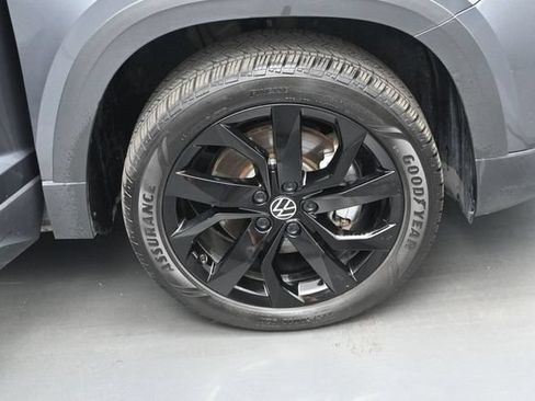 Used 2023 Volkswagen Taos SE FWD image 36