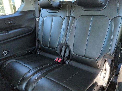 Certified 2023 Jeep Grand Cherokee L Limited image 18