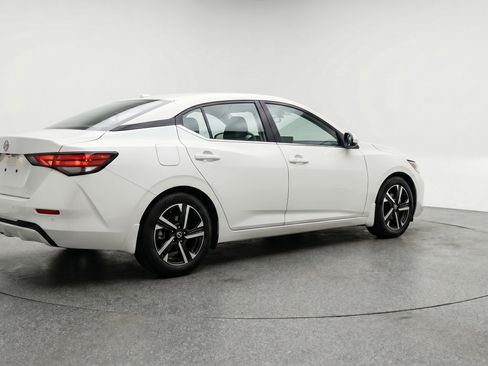 Used 2025 Nissan Sentra SV FWD image 9
