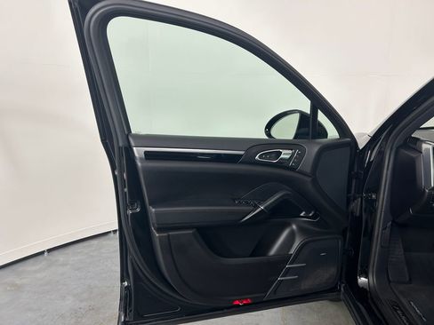 Used 2017 Porsche Cayenne Platinum Edition AWD/4WD image 14