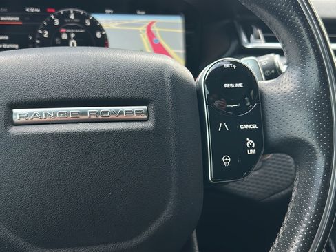Used 2018 Land Rover Range Rover Velar R-Dynamic SE AWD/4WD image 32
