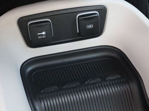 Used 2018 Chrysler Pacifica Limited FWD image 25