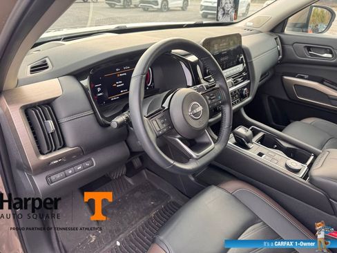 Used 2024 Nissan Pathfinder Platinum image 14