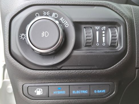 Used 2021 Jeep Wrangler Unlimited Sahara w/ Cold Weather Group image 25