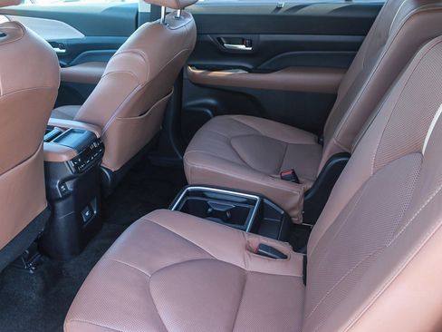 Certified 2024 Toyota Grand Highlander Platinum image 19