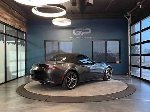 Used 2018 MAZDA MX-5 Miata Grand Touring RWD image 3