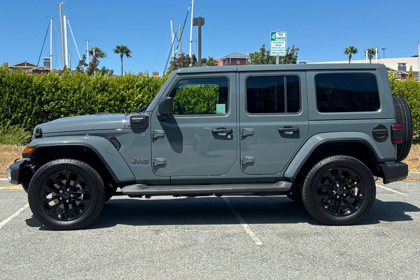 Used 2025 Jeep Wrangler Unlimited Sahara AWD/4WD image 7