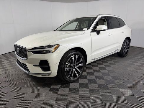Used 2023 Volvo XC60 B5 Ultimate w/ Climate Package image 3