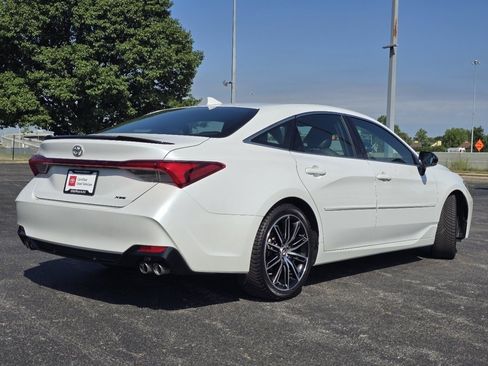 Certified 2019 Toyota Avalon XSE w/ All Weather Liner Package FWD image 16