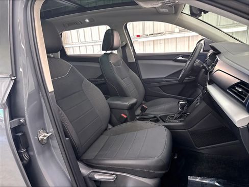 Used 2023 Volkswagen Taos SE w/ Panoramic Sunroof Package FWD image 32