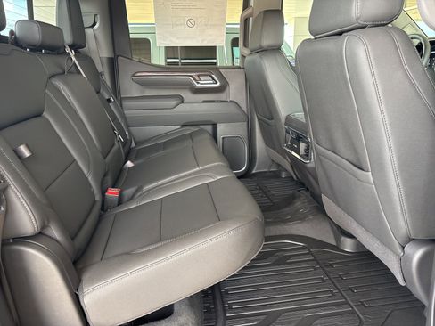 New 2026 GMC Sierra 1500 SLT image 17