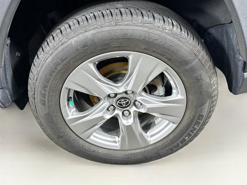 Used 2023 Toyota RAV4 XLE AWD/4WD image 11