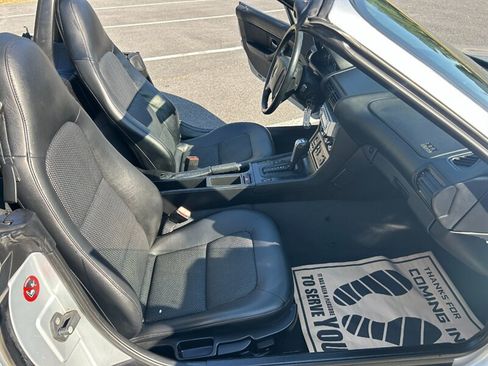 Used 1999 BMW Z3 2.5i RWD image 12