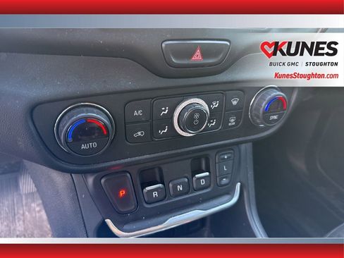 Used 2018 GMC Terrain SLE w/ Driver Convenience Package AWD/4WD image 30