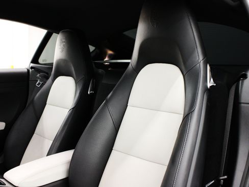Used 2025 Porsche 718 Cayman S w/ Sportdesign Package RWD image 4