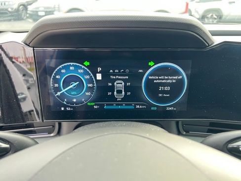 Certified 2025 Hyundai Elantra Limited image 17