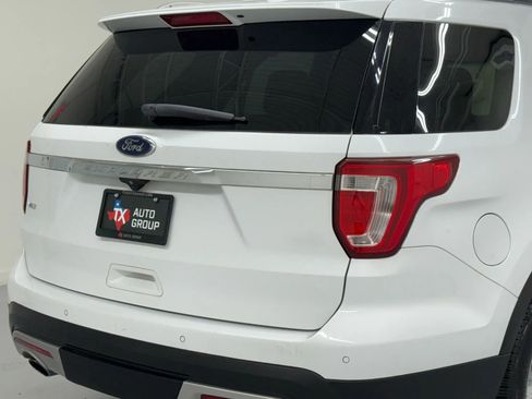 Used 2016 Ford Explorer XLT w/ Equipment Group 202A image 9