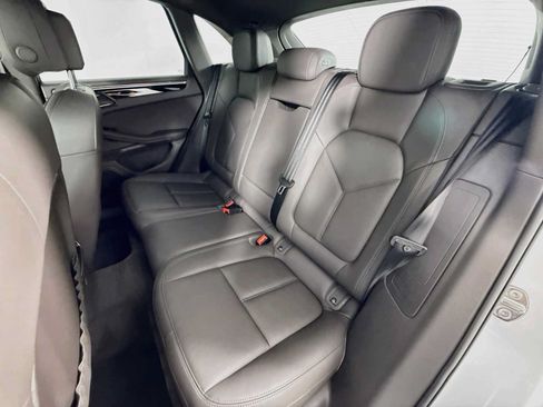 Certified 2026 Porsche Macan AWD/4WD image 23