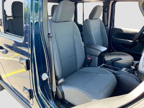 Certified 2025 Jeep Gladiator Sport AWD/4WD image 27