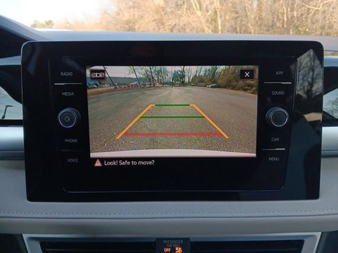 New 2025 Volkswagen Taos SE image 19