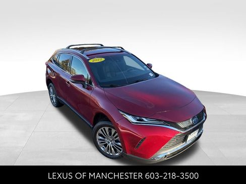 Used 2022 Toyota Venza XLE image 3