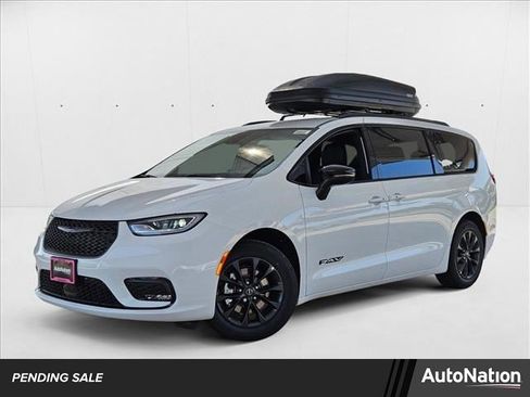New 2025 Chrysler Pacifica Select w/ Fav Edition Package image 1