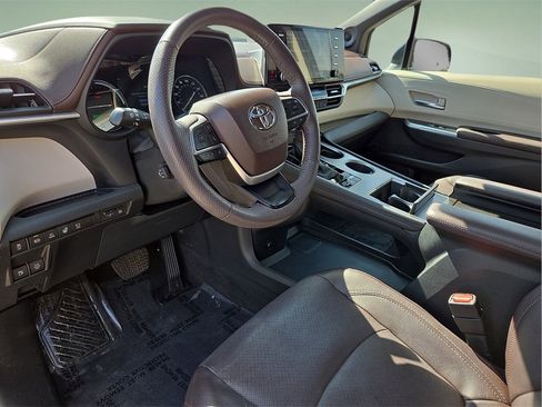 Certified 2023 Toyota Sienna Platinum image 21